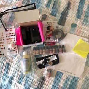 BRAND NEW, NEVER USED! DINAIR Complete Airbrush Makeup Kit.